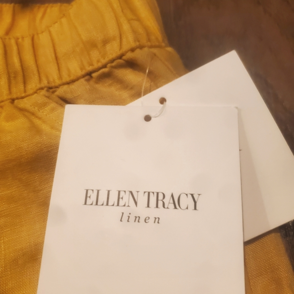 Shorts - Picture 2 of 10